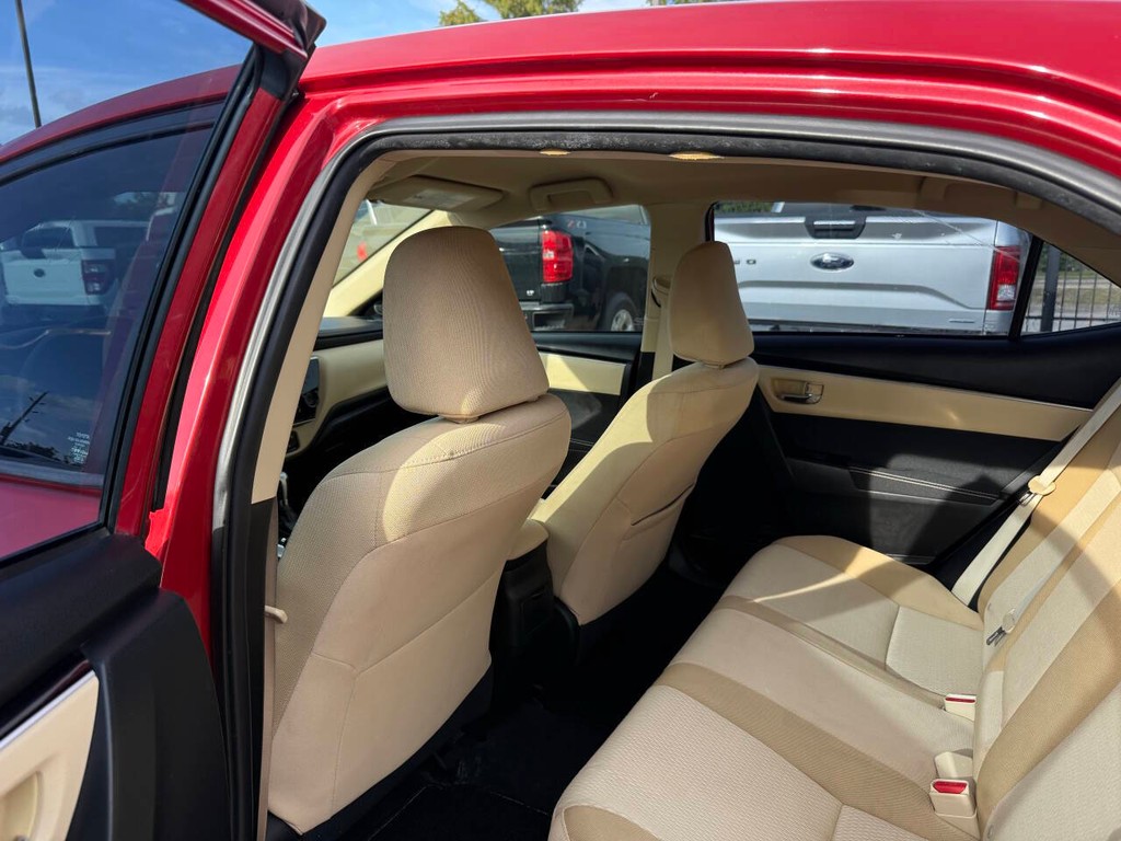 Toyota Corolla Vehicle Full-screen Gallery Image 12