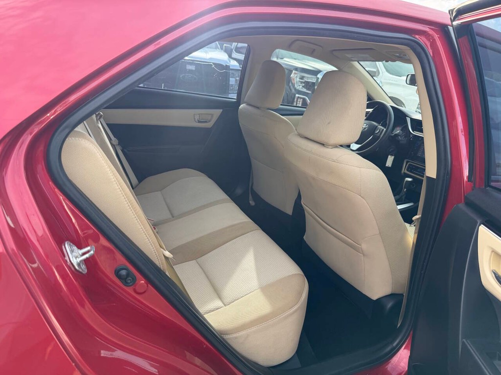 Toyota Corolla Vehicle Full-screen Gallery Image 15