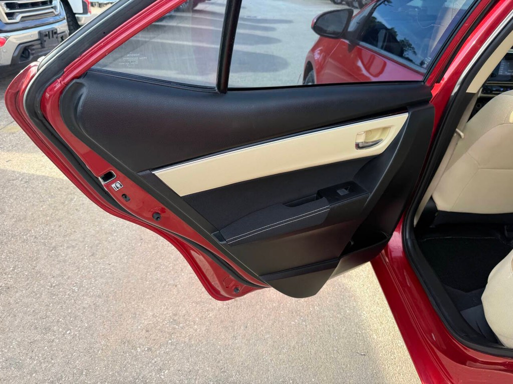 Toyota Corolla Vehicle Full-screen Gallery Image 16