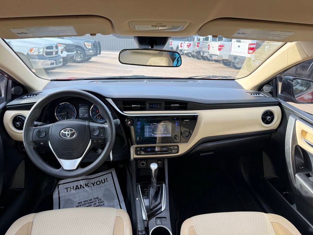 Toyota Corolla Vehicle Full-screen Gallery Image 17
