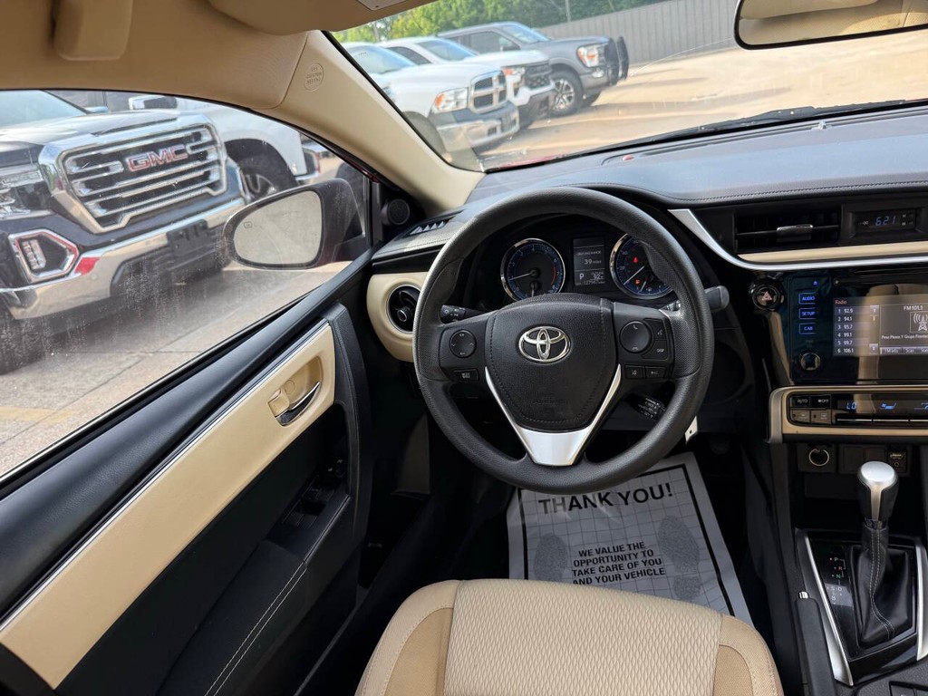 Toyota Corolla Vehicle Full-screen Gallery Image 18