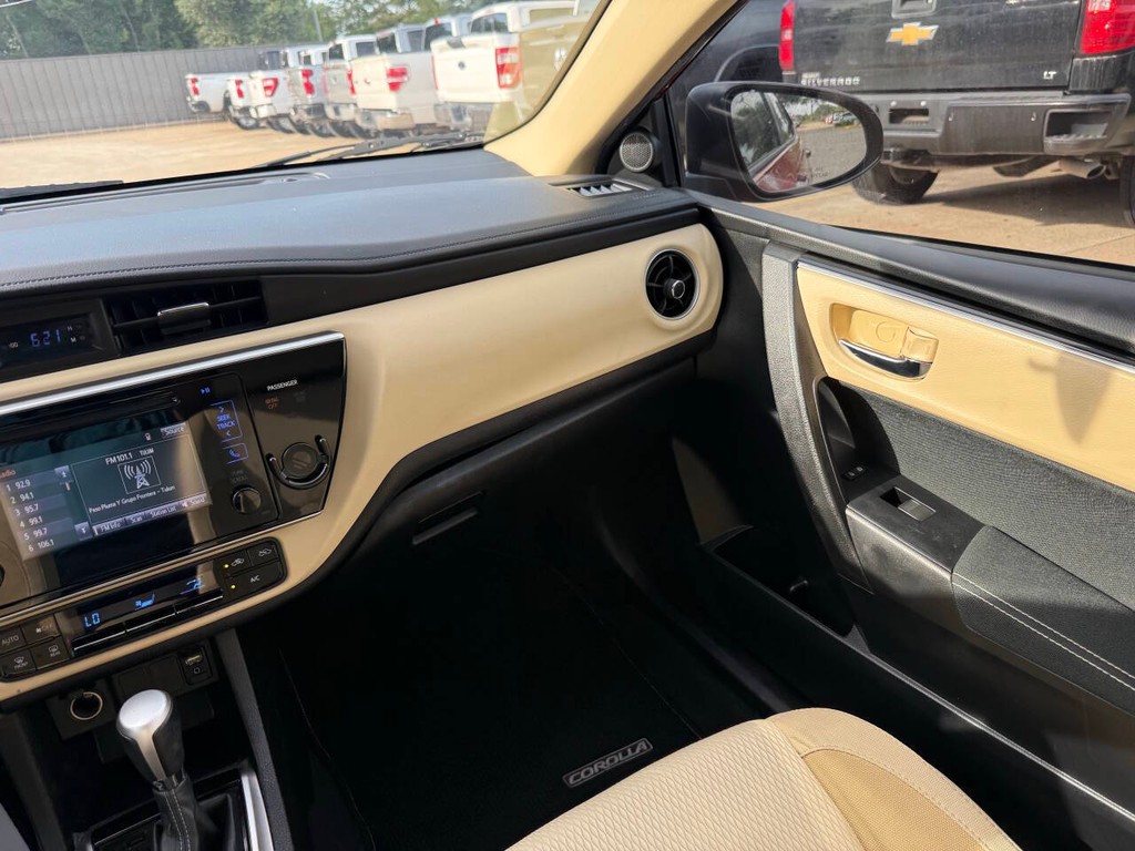 Toyota Corolla Vehicle Full-screen Gallery Image 21
