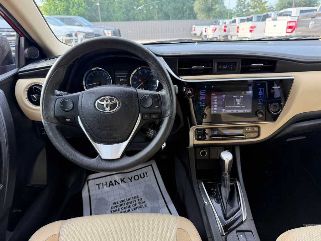 Toyota Corolla Vehicle Full-screen Gallery Image 22