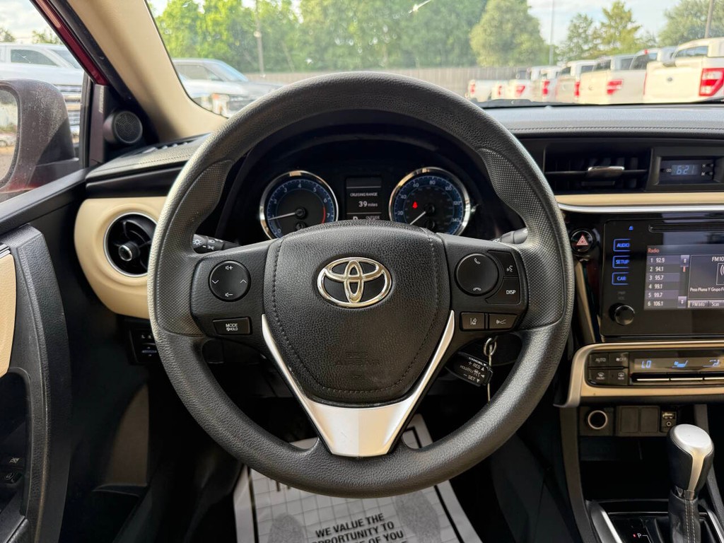 Toyota Corolla Vehicle Full-screen Gallery Image 23