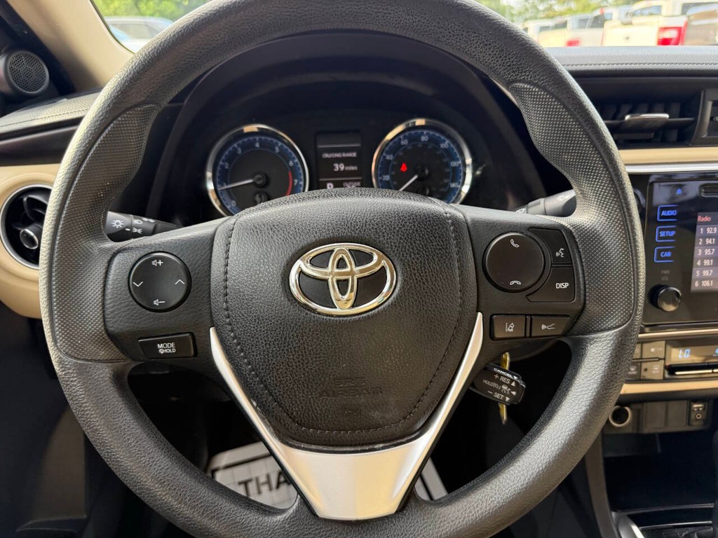 Toyota Corolla Vehicle Full-screen Gallery Image 24