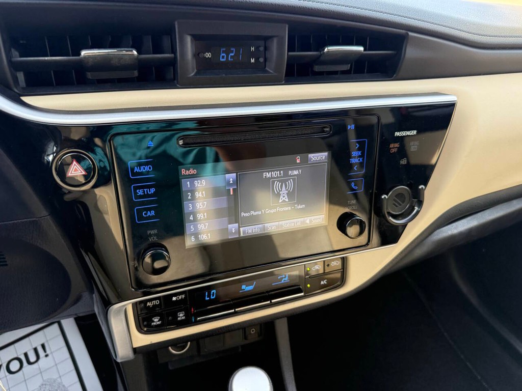 Toyota Corolla Vehicle Full-screen Gallery Image 28