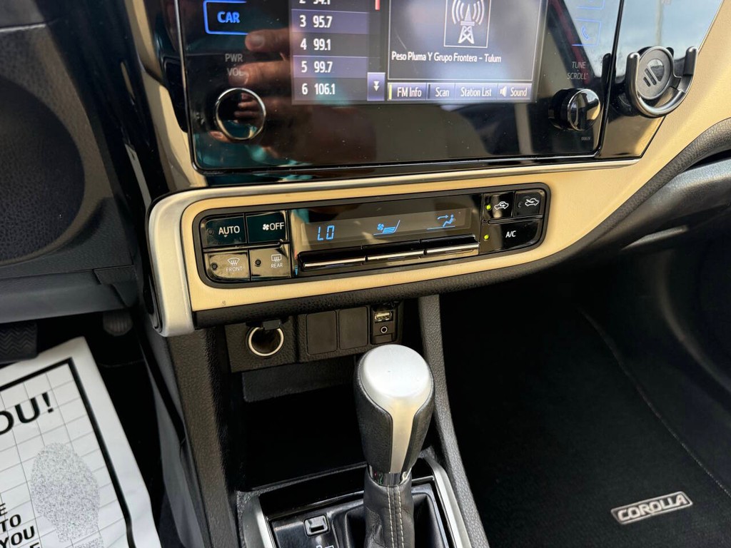 Toyota Corolla Vehicle Full-screen Gallery Image 29