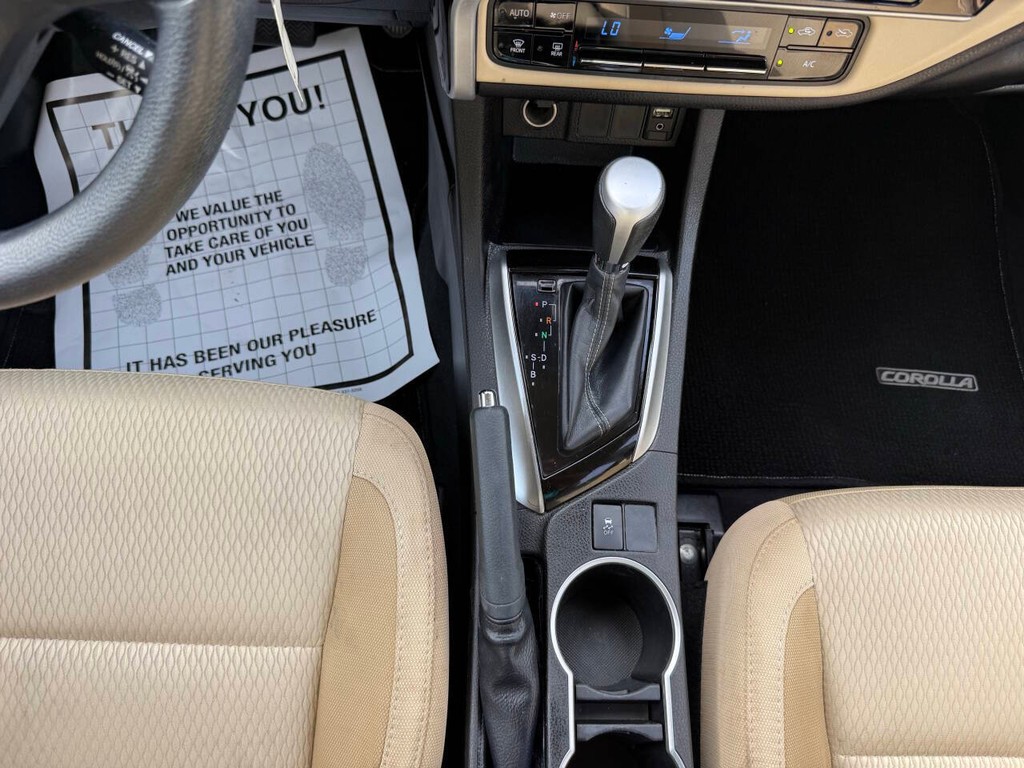 Toyota Corolla Vehicle Full-screen Gallery Image 30