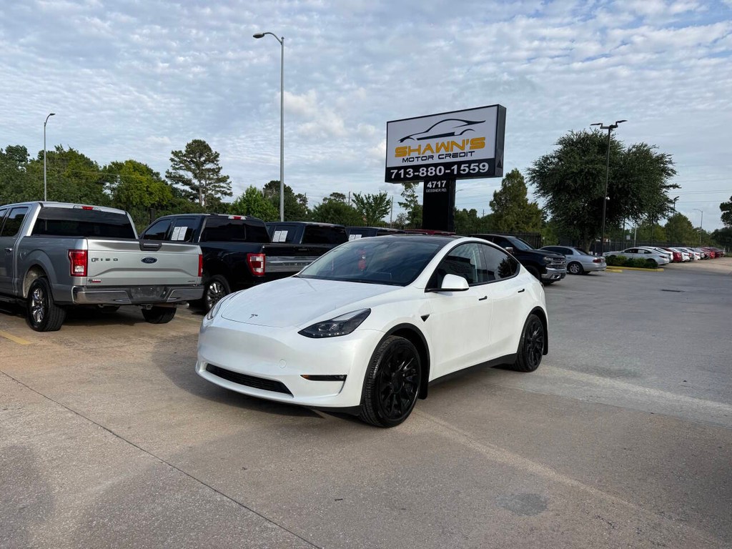 Tesla Model Y Vehicle Full-screen Gallery Image 03