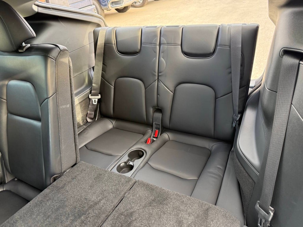 Tesla Model Y Vehicle Full-screen Gallery Image 14