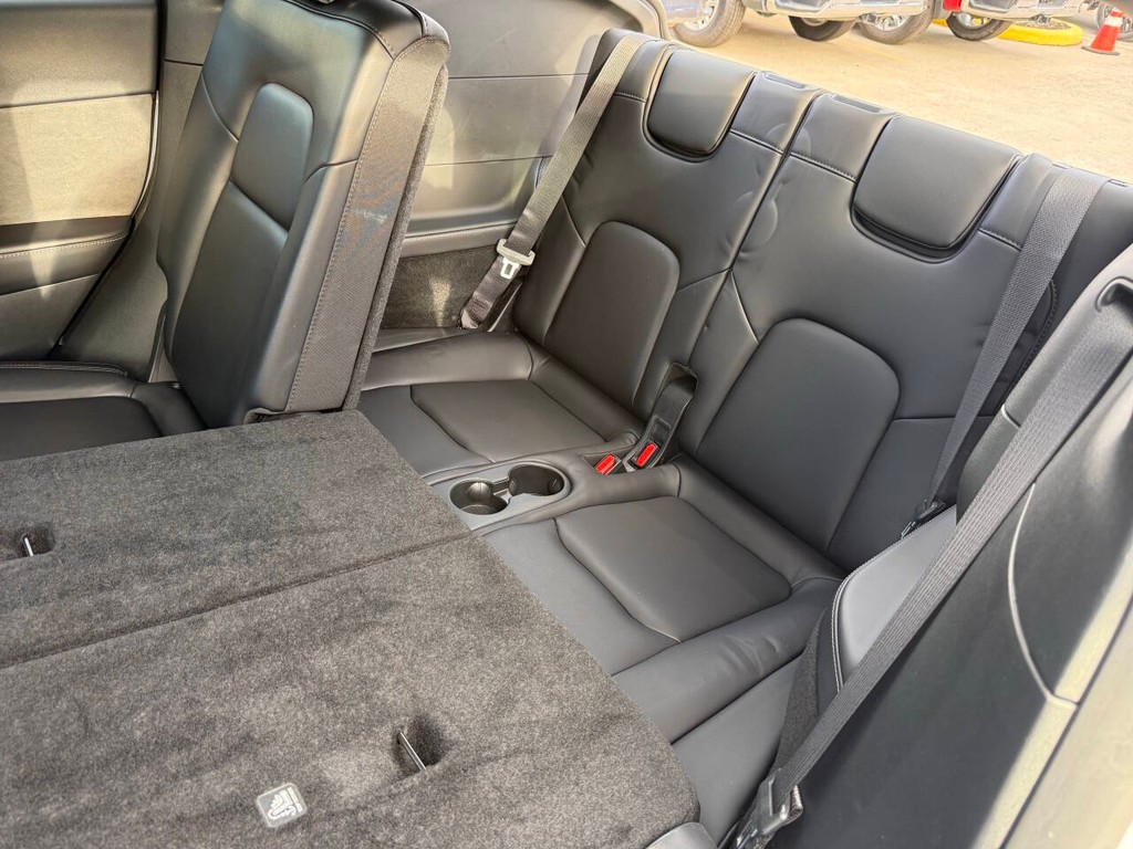 Tesla Model Y Vehicle Full-screen Gallery Image 17