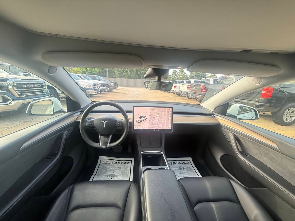 Tesla Model Y Vehicle Full-screen Gallery Image 21