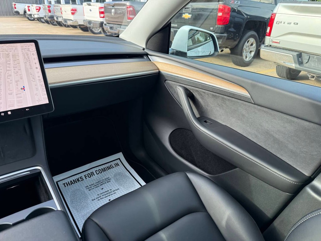Tesla Model Y Vehicle Full-screen Gallery Image 23
