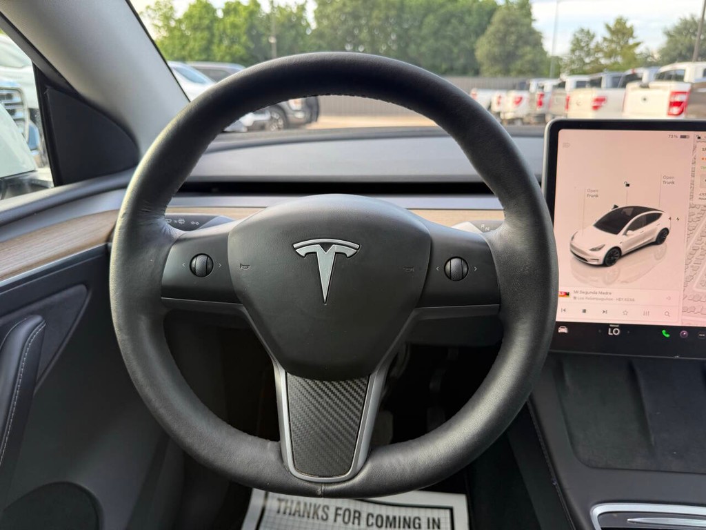 Tesla Model Y Vehicle Full-screen Gallery Image 24