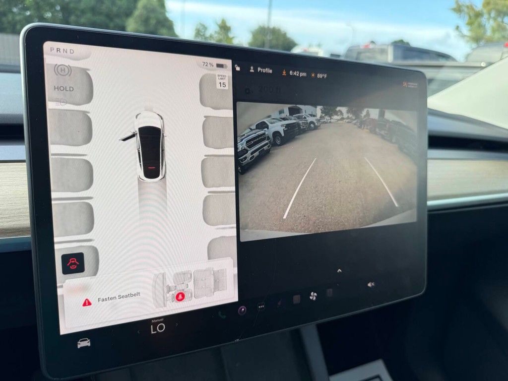 Tesla Model Y Vehicle Full-screen Gallery Image 31