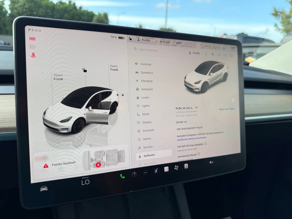 Tesla Model Y Vehicle Full-screen Gallery Image 32