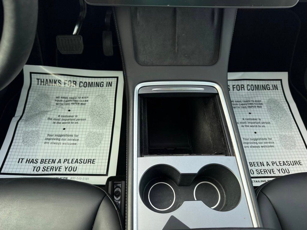 Tesla Model Y Vehicle Full-screen Gallery Image 33
