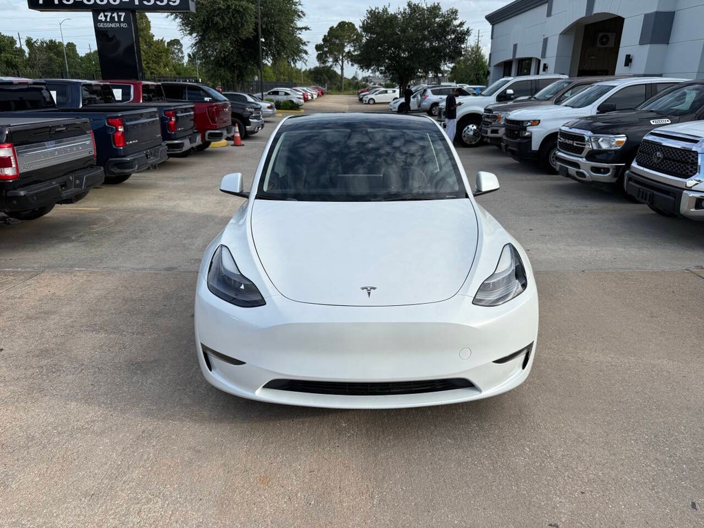 Tesla Model Y Vehicle Full-screen Gallery Image 45