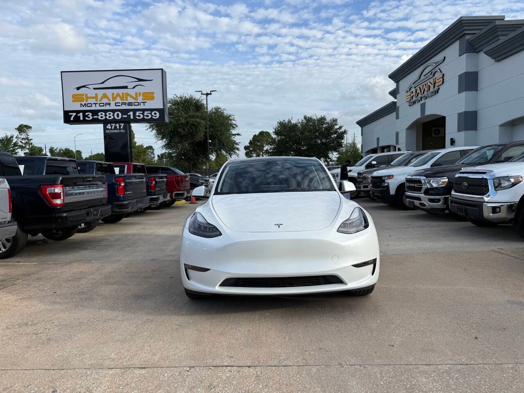 Tesla Model Y Vehicle Full-screen Gallery Image 46