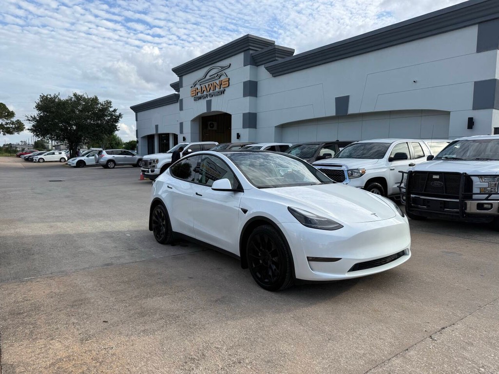 Tesla Model Y Vehicle Full-screen Gallery Image 47