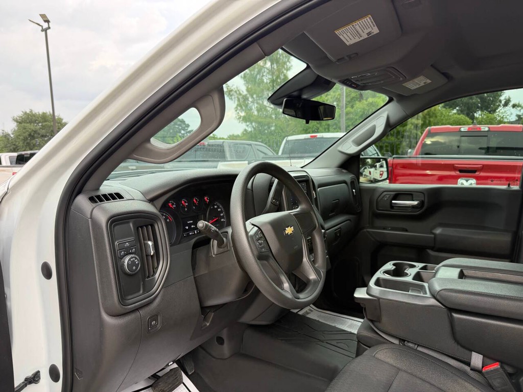 Chevrolet Silverado 1500 Vehicle Full-screen Gallery Image 06