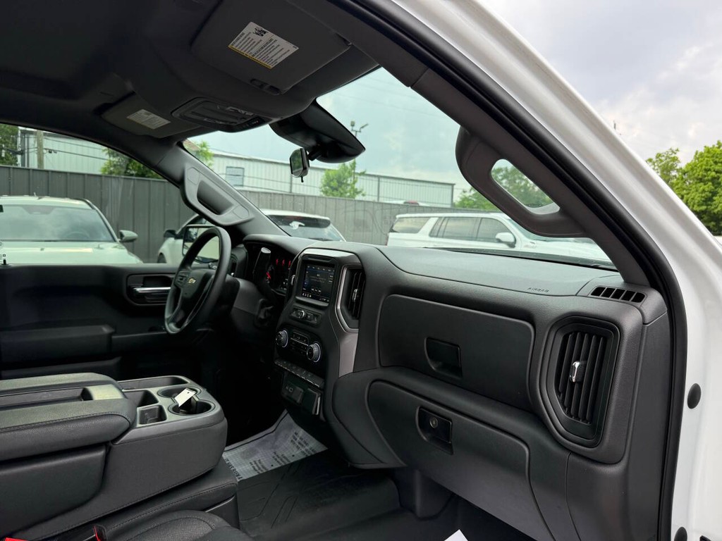 Chevrolet Silverado 1500 Vehicle Full-screen Gallery Image 09