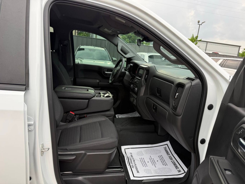 Chevrolet Silverado 1500 Vehicle Full-screen Gallery Image 10