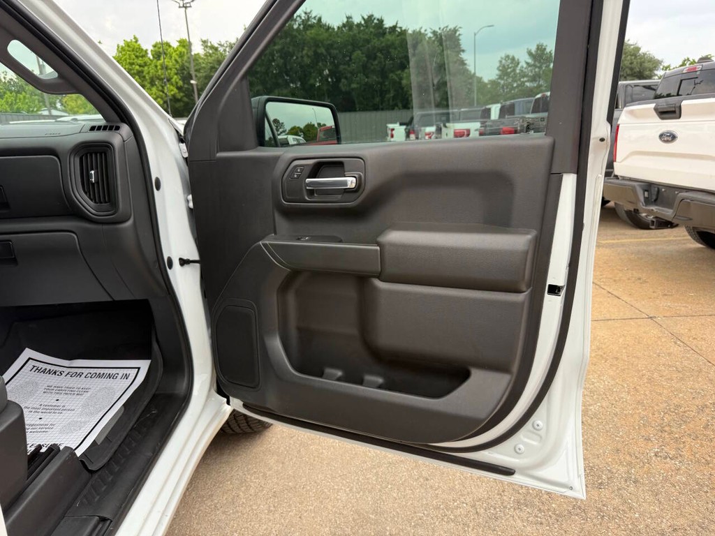 Chevrolet Silverado 1500 Vehicle Full-screen Gallery Image 11