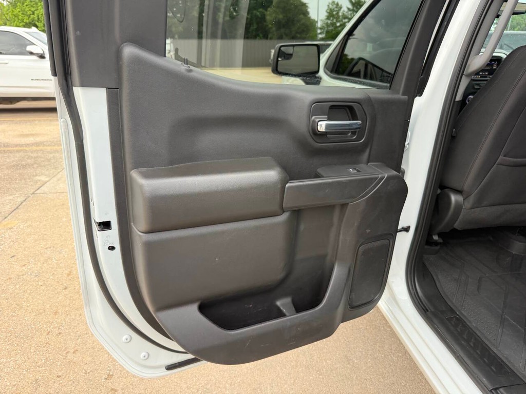 Chevrolet Silverado 1500 Vehicle Full-screen Gallery Image 14