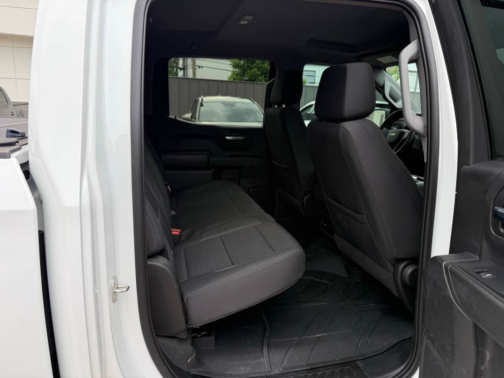 Chevrolet Silverado 1500 Vehicle Full-screen Gallery Image 15