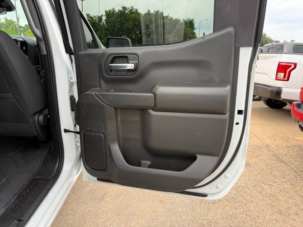 Chevrolet Silverado 1500 Vehicle Full-screen Gallery Image 16