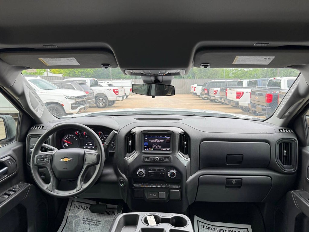 Chevrolet Silverado 1500 Vehicle Full-screen Gallery Image 17