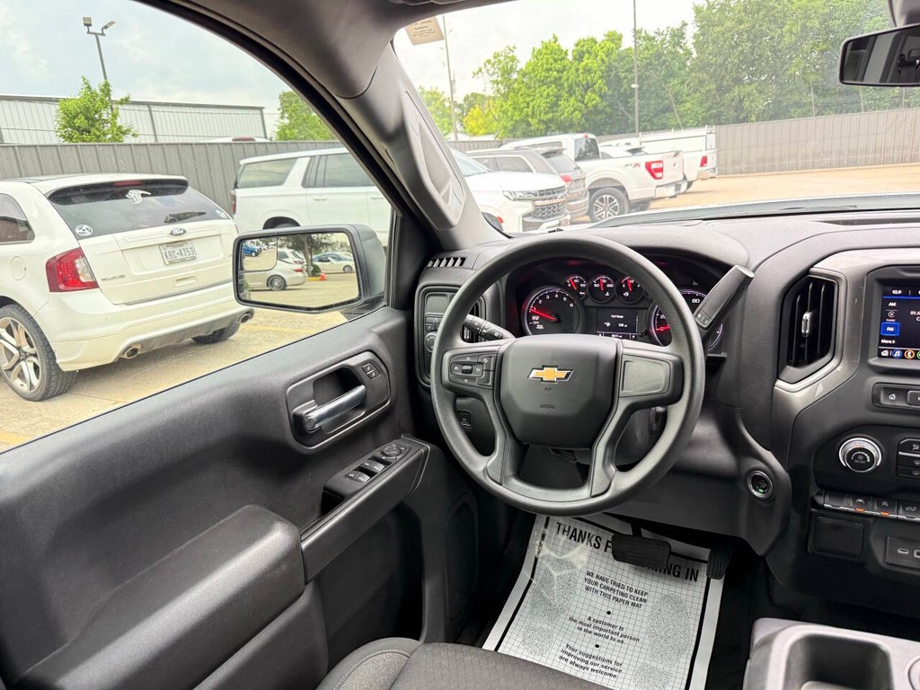 Chevrolet Silverado 1500 Vehicle Full-screen Gallery Image 19