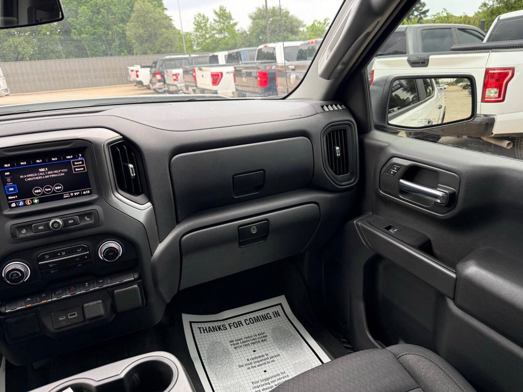 Chevrolet Silverado 1500 Vehicle Full-screen Gallery Image 20