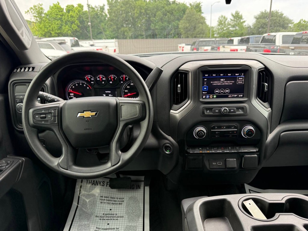 Chevrolet Silverado 1500 Vehicle Full-screen Gallery Image 21