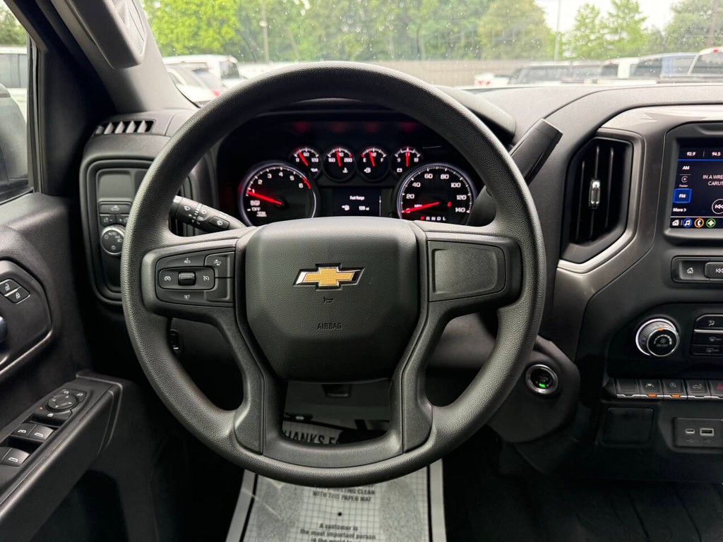 Chevrolet Silverado 1500 Vehicle Full-screen Gallery Image 22