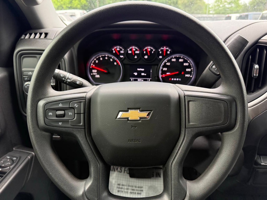 Chevrolet Silverado 1500 Vehicle Full-screen Gallery Image 23
