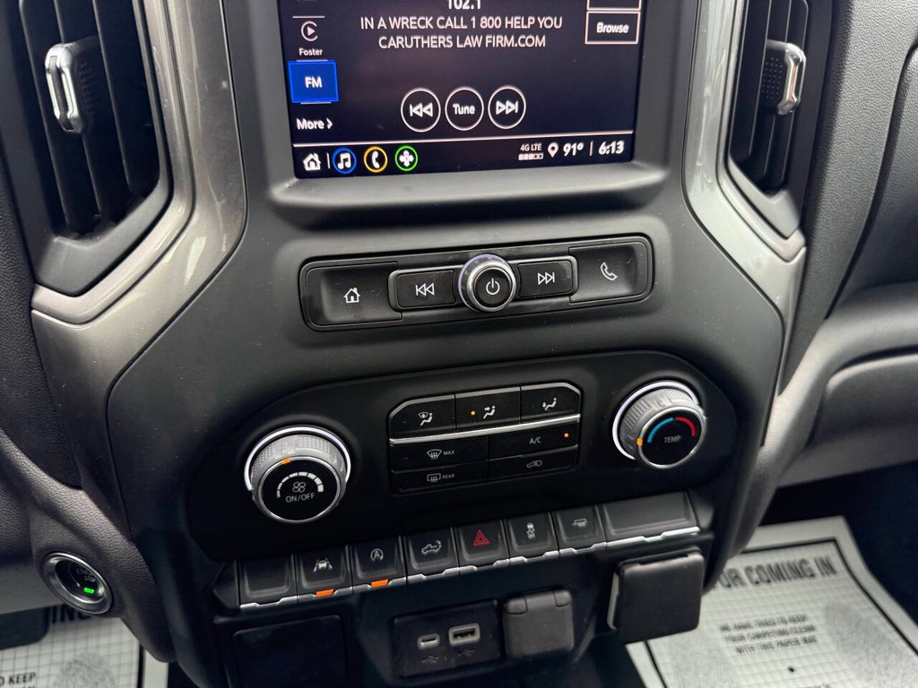 Chevrolet Silverado 1500 Vehicle Full-screen Gallery Image 26