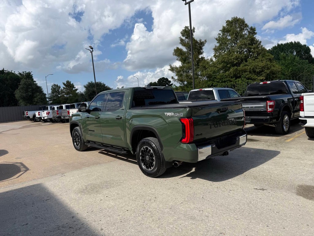 Toyota Tundra 4WD Vehicle Full-screen Gallery Image 04