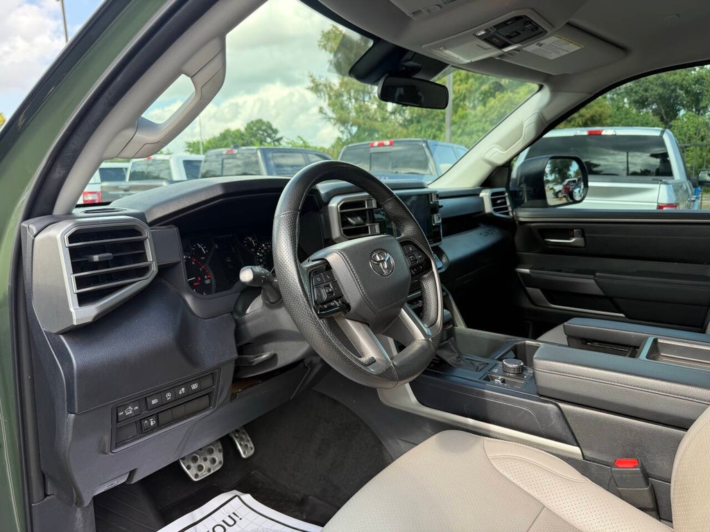 Toyota Tundra 4WD Vehicle Full-screen Gallery Image 06