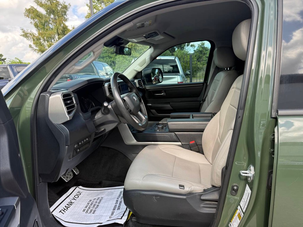 Toyota Tundra 4WD Vehicle Full-screen Gallery Image 07