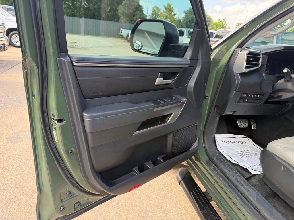 Toyota Tundra 4WD Vehicle Full-screen Gallery Image 08