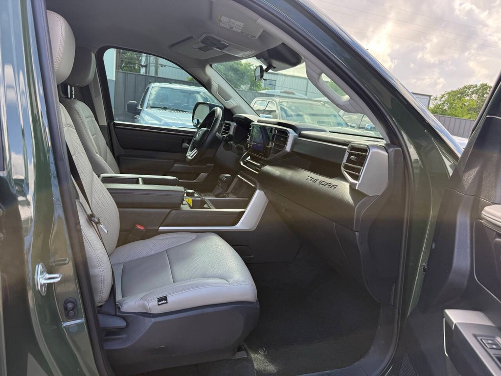 Toyota Tundra 4WD Vehicle Full-screen Gallery Image 10