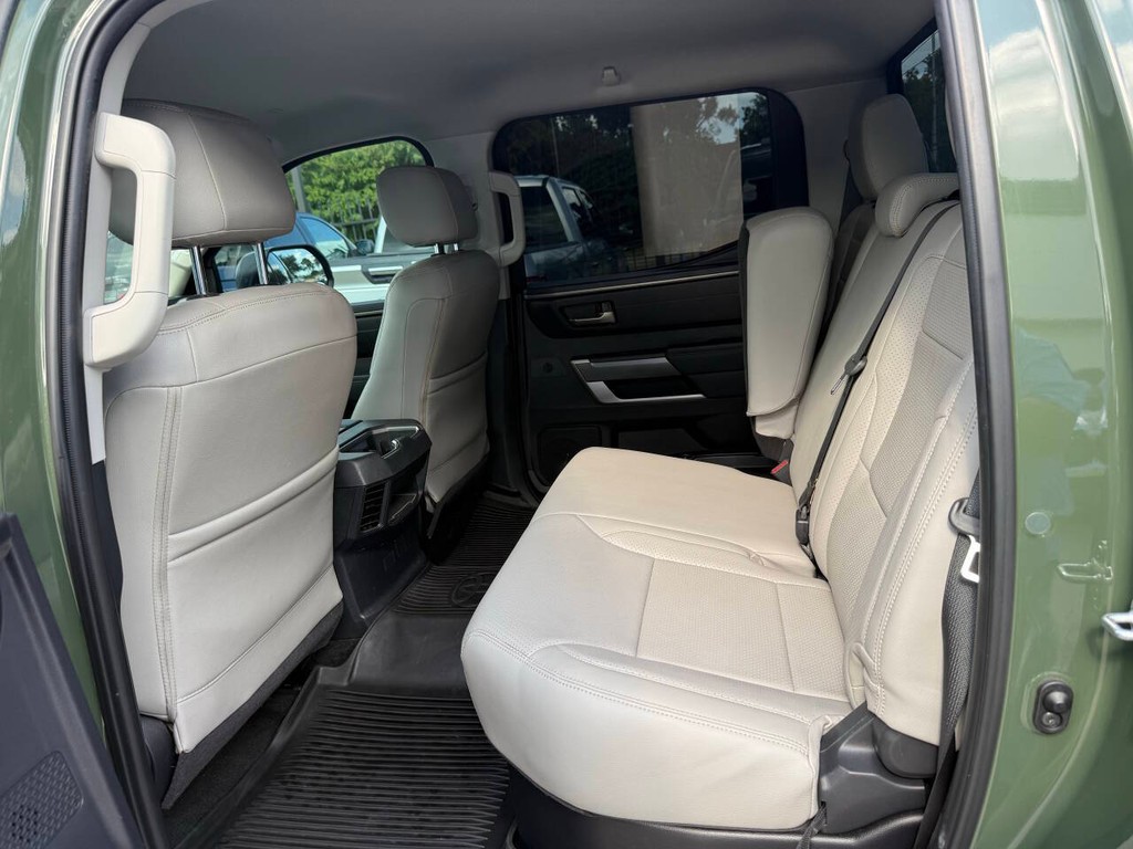 Toyota Tundra 4WD Vehicle Full-screen Gallery Image 13