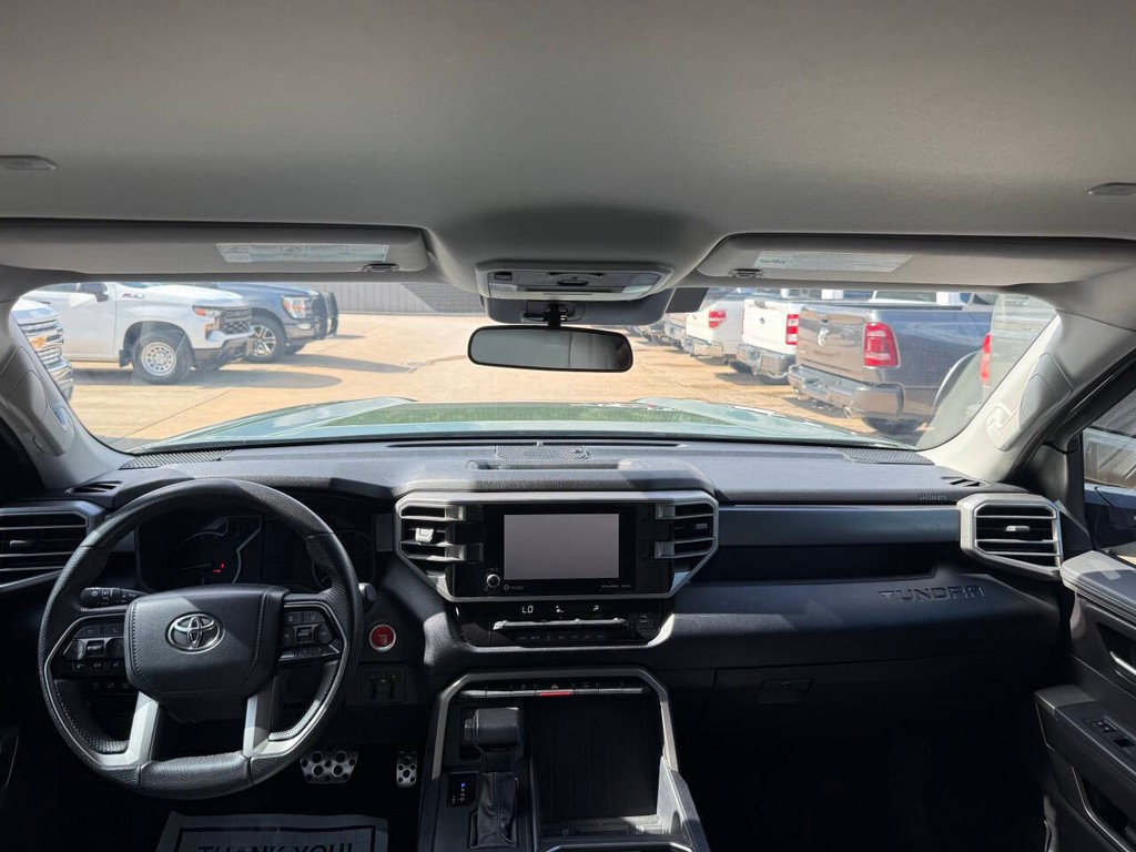 Toyota Tundra 4WD Vehicle Full-screen Gallery Image 17