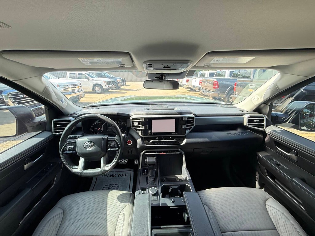 Toyota Tundra 4WD Vehicle Full-screen Gallery Image 18