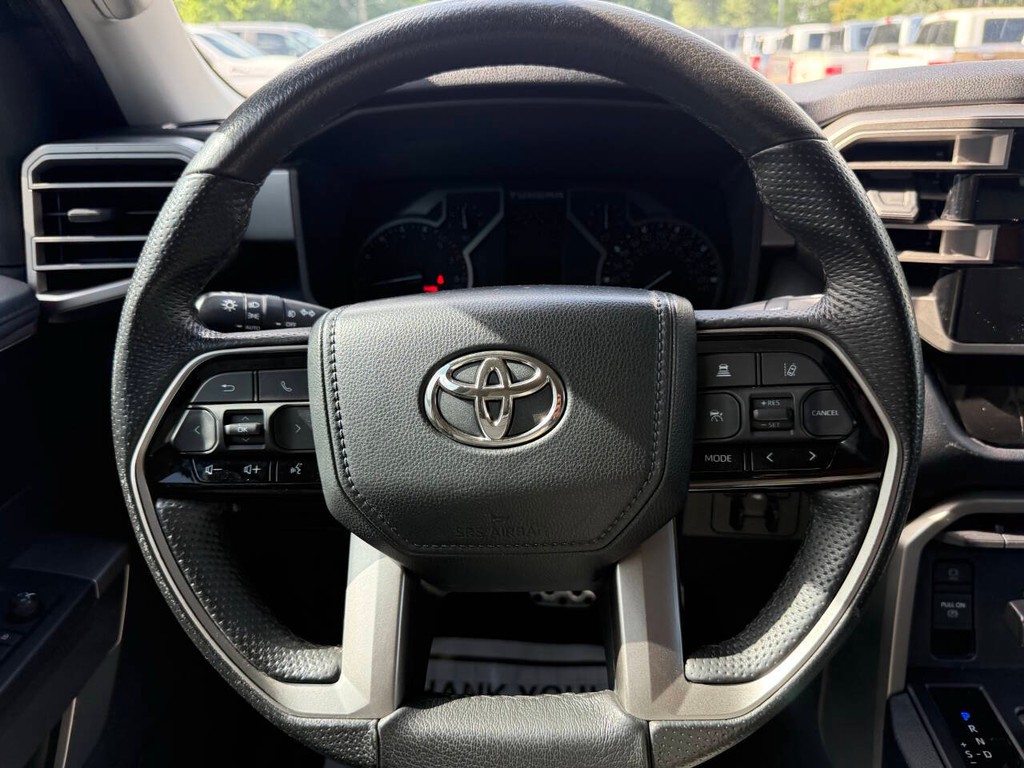 Toyota Tundra 4WD Vehicle Full-screen Gallery Image 21