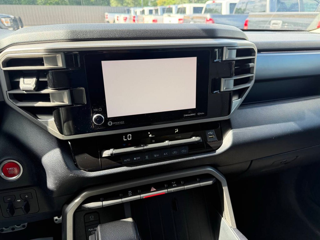 Toyota Tundra 4WD Vehicle Full-screen Gallery Image 22