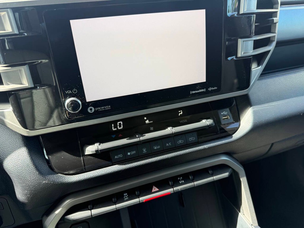 Toyota Tundra 4WD Vehicle Full-screen Gallery Image 24