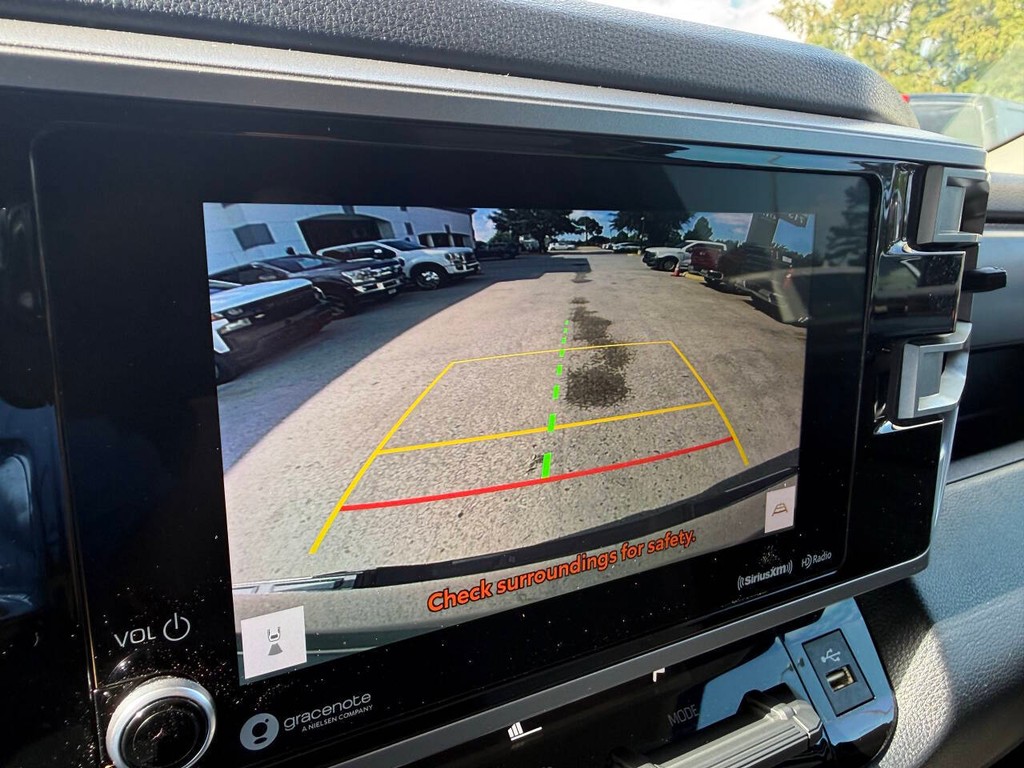 Toyota Tundra 4WD Vehicle Full-screen Gallery Image 26